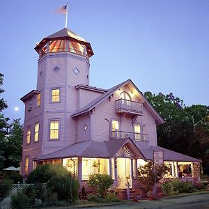 The Oak Bluffs Inn
